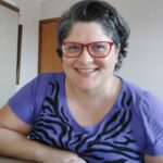Mariana Sasso é formada em Letras/Tradução e Interpretação pela Unilago (São José do Rio Preto/SP), com especialização em Estudos Avançados de Língua Inglesa (Faperp/Ibilce). Tradutora em tempo integral de textos técnicos nas duas direções do par inglês/português. Começou a colaborar com o Comitê de Administração do Programa de Mentoria "Caminho das Pedras" da ABRATES em junho de 2022 para ajudar com o conteúdo publicado nas redes sociais da Mentoria.