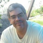 Lídio Rodrigues tem Bacharelado e Licenciatura em Letras (Inglês e Literaturas) pela UERJ, com pós-graduação em Literaturas Inglesa e Norte-Americana também pela UERJ. Depois de 15 anos no magistério, iniciou sua carreira como tradutor e revisor tanto in-house quanto como freelance. Com mais de 15 anos de experiência, especializou-se em textos de diversas áreas técnicas, tais como petróleo e gás, engenharia, siderurgia, geologia e mineração. Já atuou também no recrutamento, seleção e treinamento de estagiários de tradução.